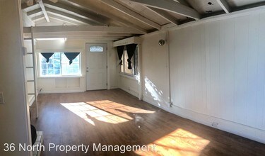 900 Lomita St in Monterey, CA - Building Photo - Building Photo