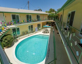 Plaza Apartments in Whittier, CA - Foto de edificio - Building Photo