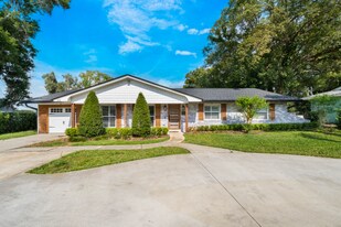 201 Cedarwood Dr in Maitland, FL - Building Photo