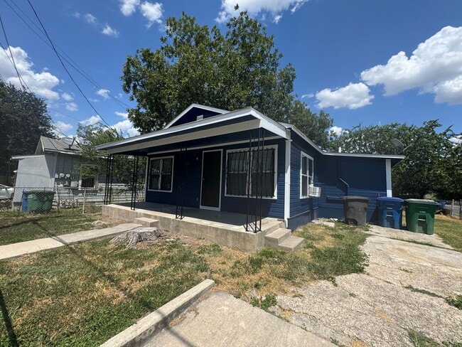 518 N Sabinas St in San Antonio, TX - Building Photo - Building Photo