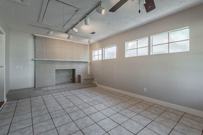 1439 Richelieu Ln in Houston, TX - Building Photo - Building Photo