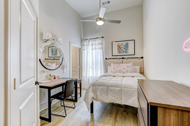 The Landing College Station in College Station, TX - Foto de edificio - Building Photo