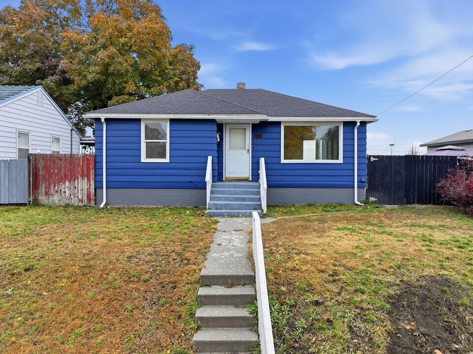 2229 W Broad Ave in Spokane, WA - Foto de edificio