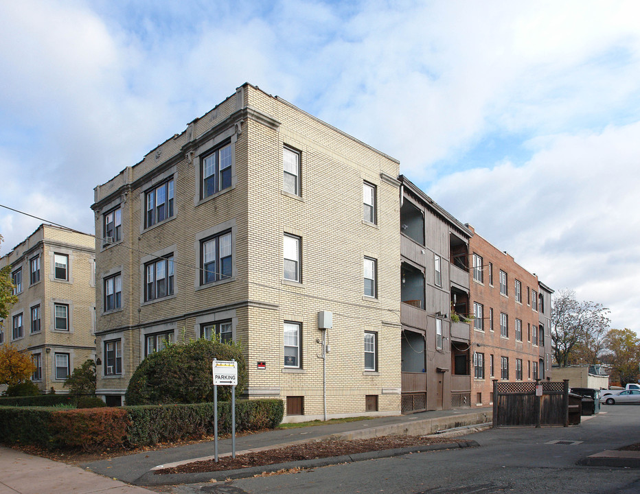 16-26 Girard Ave in Hartford, CT - Building Photo