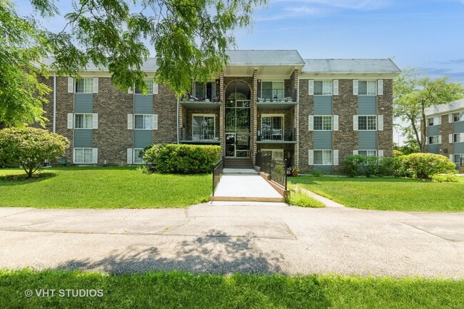 1511 N Windsor Dr in Arlington Heights, IL - Building Photo - Building Photo