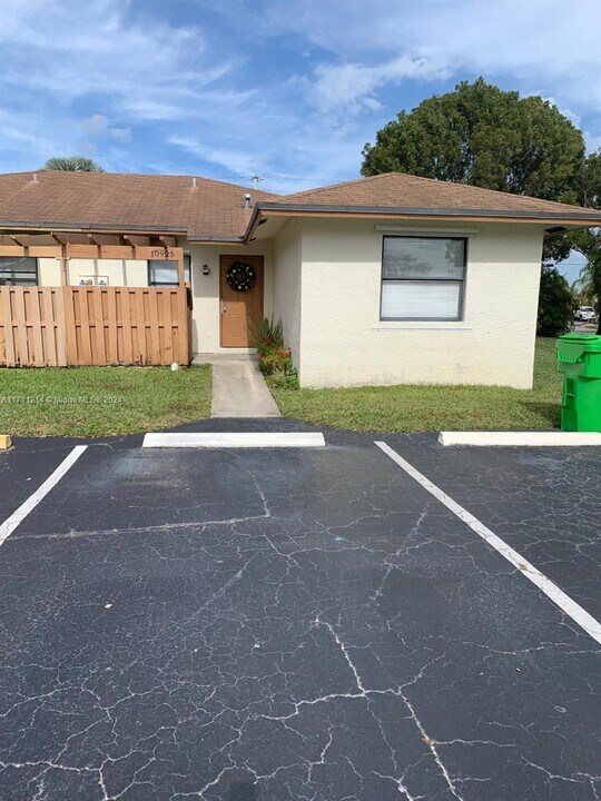 10925 NW 29th Pl in Sunrise, FL - Building Photo