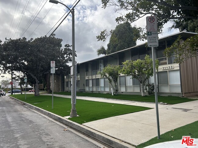 11131 Rose Blvd in Los Angeles, CA - Building Photo - Building Photo