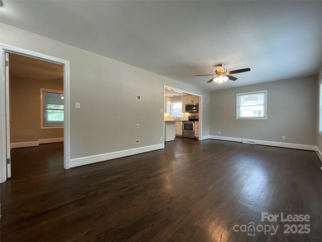 2014 Eastway Dr in Charlotte, NC - Foto de edificio - Building Photo