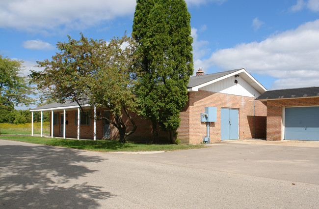 Country Village Mobile Home Park in Grand Ledge, MI - Building Photo - Building Photo