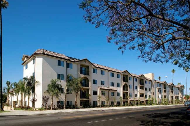 Pico Gramercy in Los Angeles, CA - Foto de edificio - Building Photo