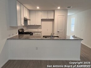 931 Elder Bnd in San Antonio, TX - Building Photo - Building Photo