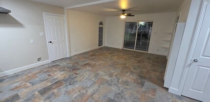 1551 Hickory Ln in Olivehurst, CA - Foto de edificio - Building Photo