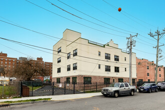 311 Beach 53rd St in Far Rockaway, NY - Building Photo - Building Photo