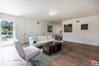 2741 S Palm Grove Ave in Los Angeles, CA - Foto de edificio - Building Photo