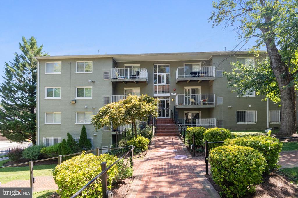 4477 B St SE in Washington, DC - Building Photo