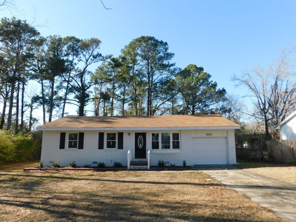 2405 Country Club Rd in Jacksonville, NC - Building Photo