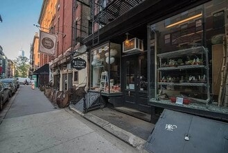 220 Sullivan St in New York, NY - Building Photo - Building Photo