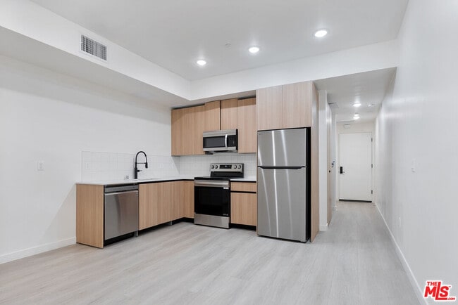 property at 1124 Normandie Ave