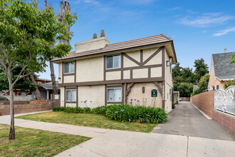 14803 Sylvan St in Van Nuys, CA - Building Photo - Building Photo