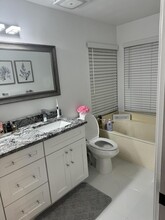 1844 Capeside Cir in Wellington, FL - Foto de edificio - Building Photo