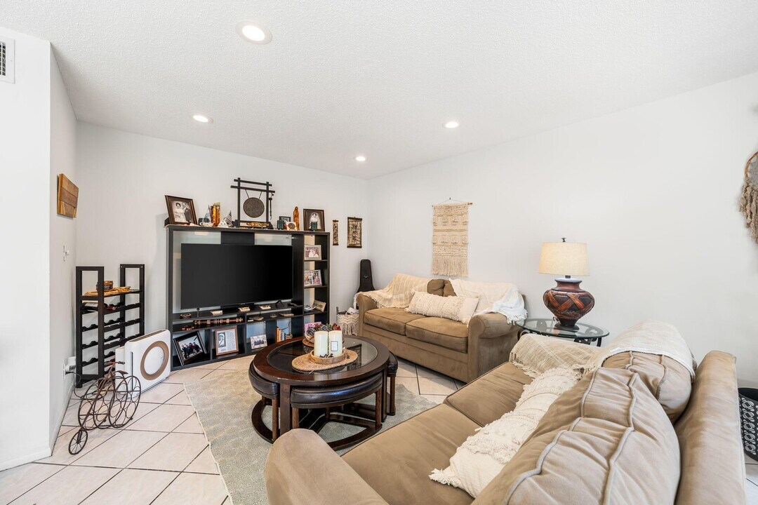 2 Greenway Village N in Royal Palm Beach, FL - Building Photo