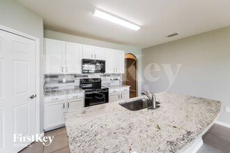 10569 Canal Brook Ln in Lehigh Acres, FL - Foto de edificio - Building Photo