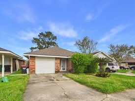 106 Doubloon Dr in Lafayette, LA - Building Photo