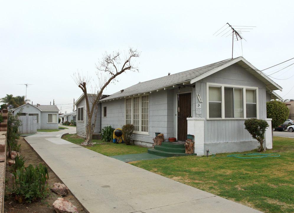 9725-9731 Beach St in Bellflower, CA - Foto de edificio
