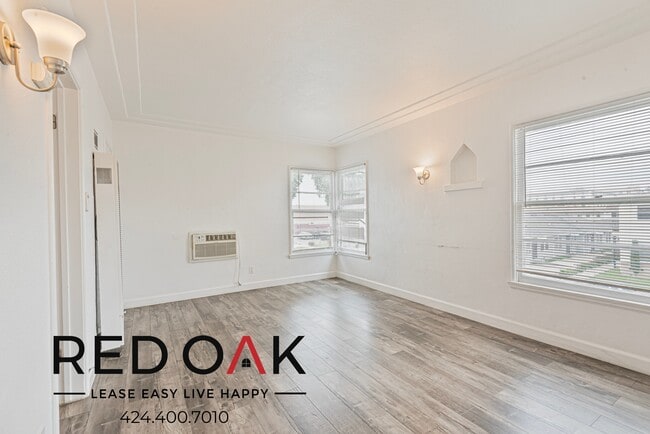 property at 104 N 1st St