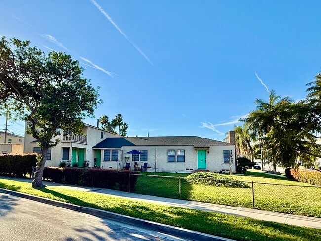 5220 E Broadway, Unit D in Long Beach, CA - Building Photo - Building Photo