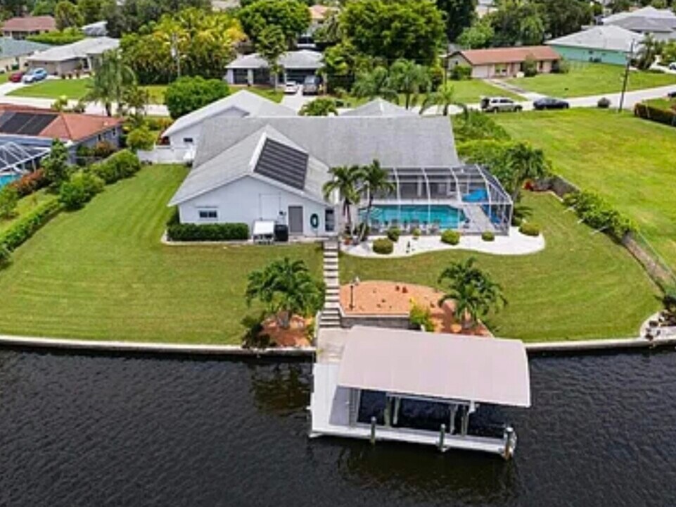 3520 SE 10th Pl in Cape Coral, FL - Building Photo