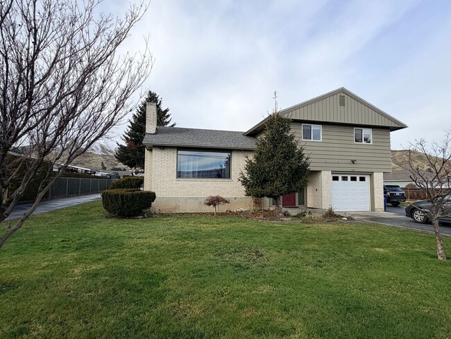 property at 1312 N Western Ave