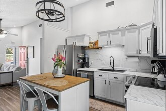 1015 E Yager Ln, Unit 134 in Austin, TX - Building Photo - Building Photo