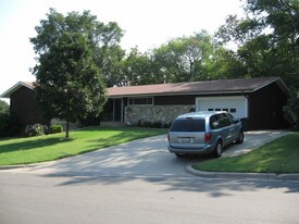 101 S Bunker Hill Dr