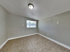 5701 E 30th Ave in Tampa, FL - Building Photo - Building Photo