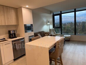 3699-3699 Capozzi Rd in Kelowna, BC - Foto de edificio - Building Photo