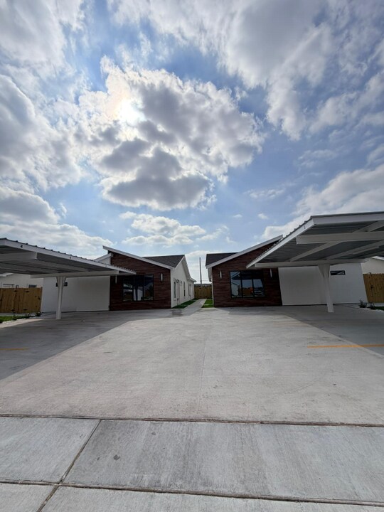 2300 E San Andrea St in Edinburg, TX - Foto de edificio