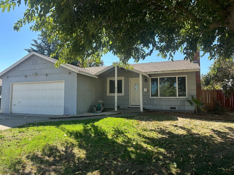 8964 Rosetta Cir in Sacramento, CA - Building Photo