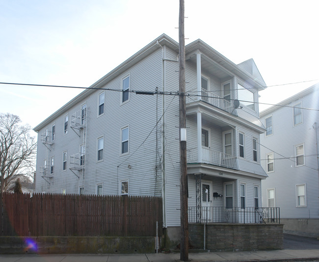 124 Bay St in Fall River, MA - Foto de edificio - Building Photo