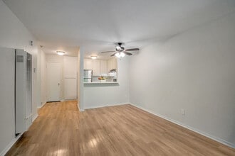 Country Club Village in Rohnert Park, CA - Building Photo - Building Photo