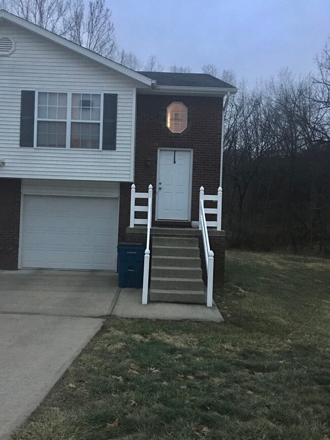 5309 Deer Valley Dr, Unit A in Jefferson City, MO - Foto de edificio - Building Photo