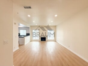 11035 Moorpark St in Los Angeles, CA - Building Photo - Building Photo