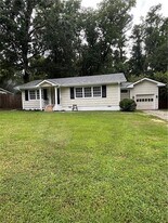 2042 E Roxboro Rd NE in Atlanta, GA - Building Photo