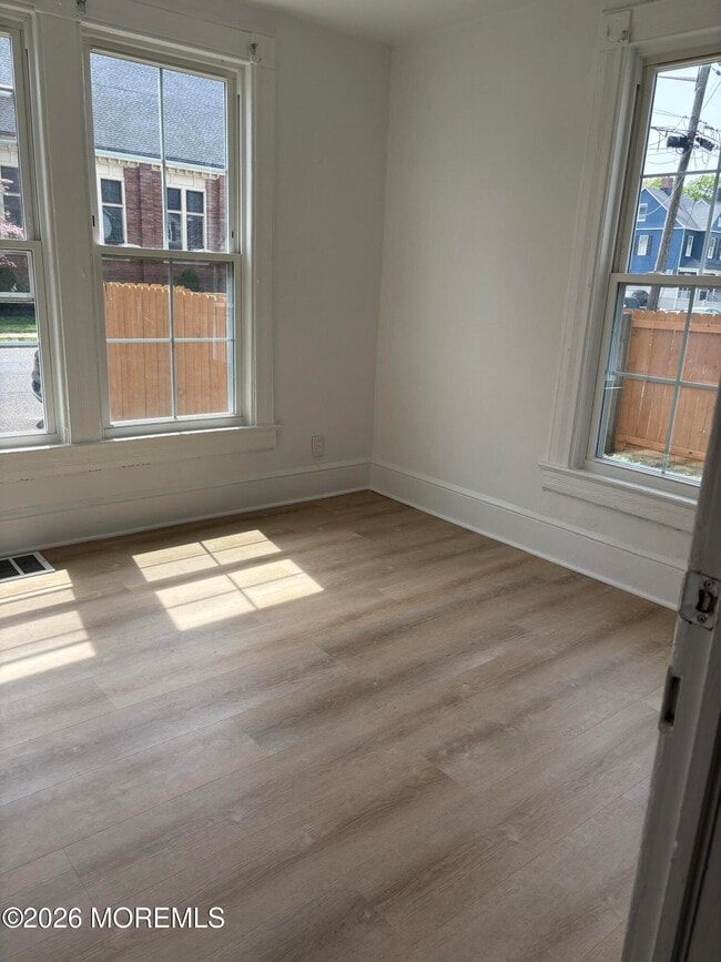 68 Maple Ave in Red Bank, NJ - Building Photo - Building Photo