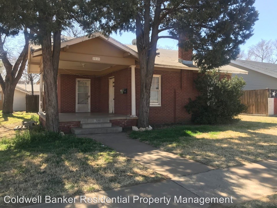 2215 14th St in Lubbock, TX - Foto de edificio