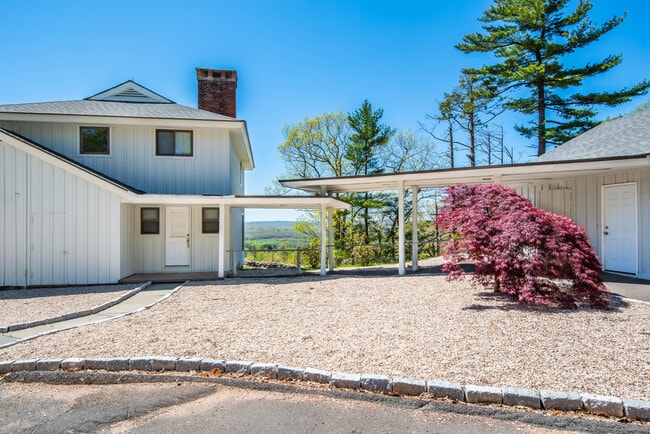43 Prattling Pond Rd in Farmington, CT - Building Photo - Building Photo