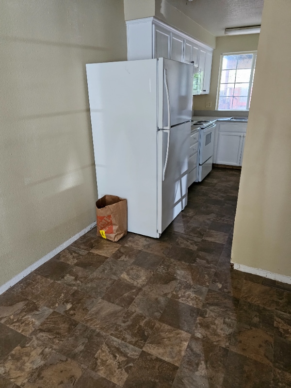 16902 SE Division St in Portland, OR - Foto de edificio - Building Photo