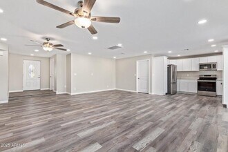 4220 W State Ave in Phoenix, AZ - Building Photo - Building Photo