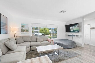 226 SW 13th Ave in Boynton Beach, FL - Building Photo - Building Photo