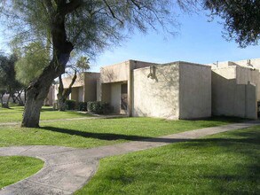 oreman in Glendale, AZ - Foto de edificio - Building Photo
